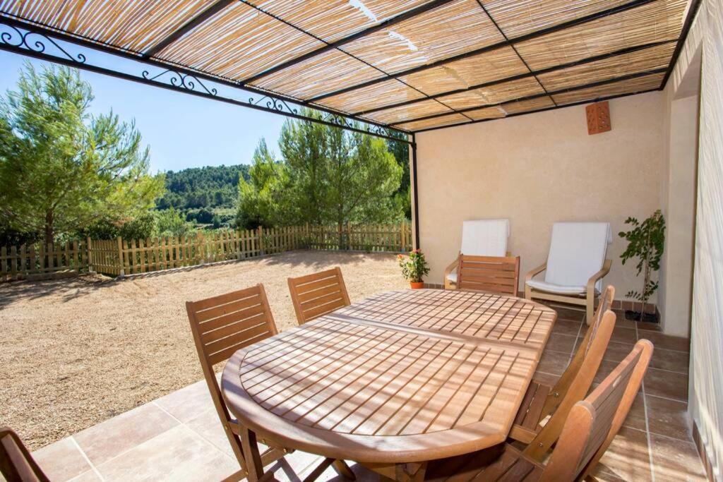 Villa L'Arbre à soleil à Aigues-Vives  Extérieur photo